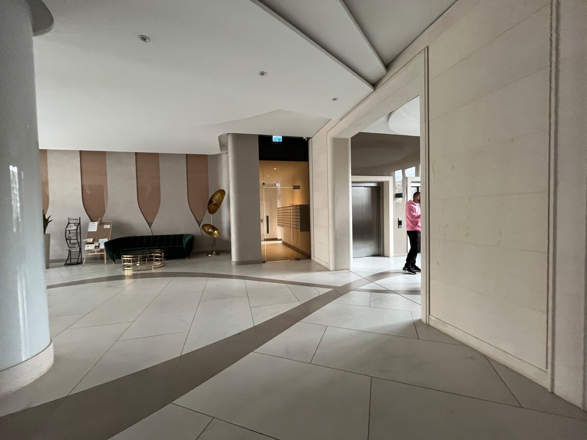 How to check in Luxury 2 BDRM Getaway Free Parking 30 How to check in Luxury 2 BDRM Getaway Free Parking 29
