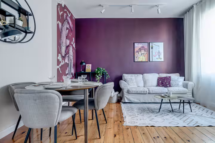 Welcome to Cozy Bright Space in the Heart of Women's Market 1