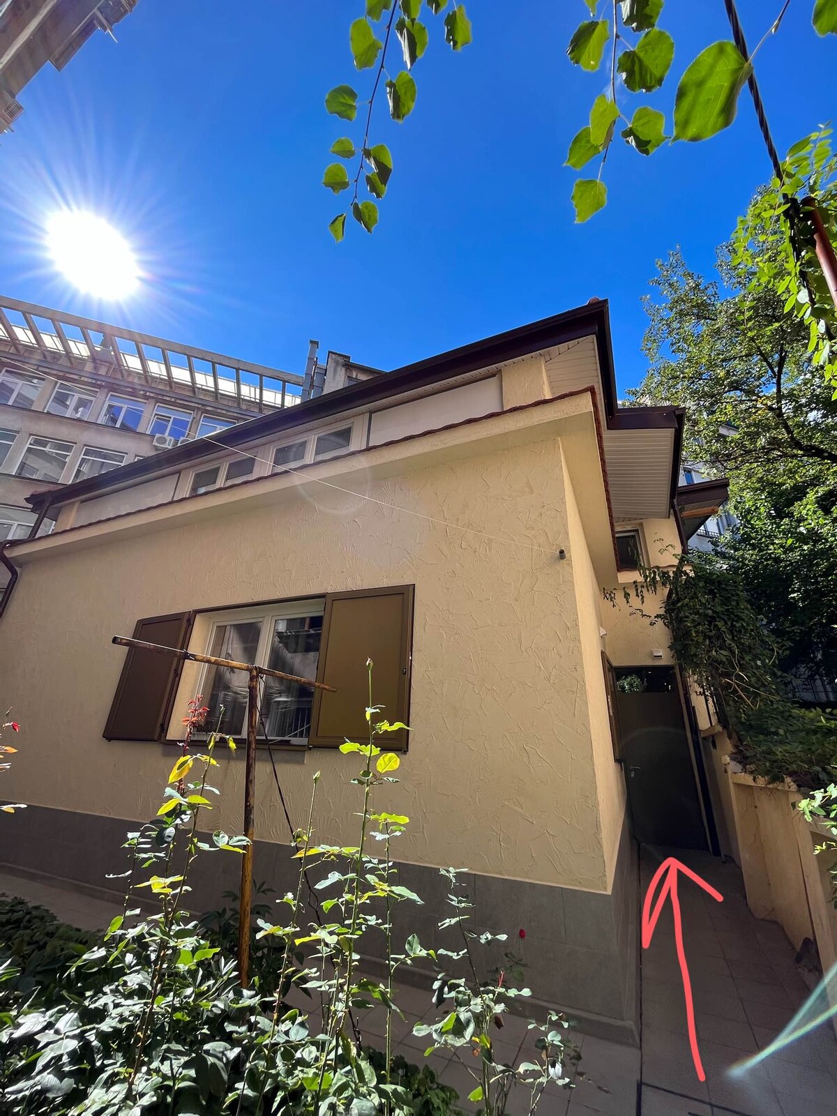 How to check in Unique and Central 3 Bedroom Private Entire House 9