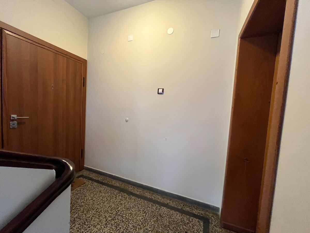 How to check in Lora's Bohemian 2BD in city center 21