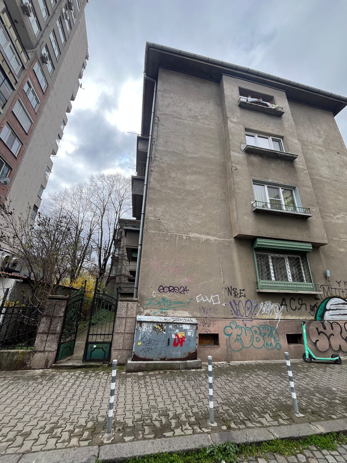 How to check in Lora's Bohemian 2BD in city center 1