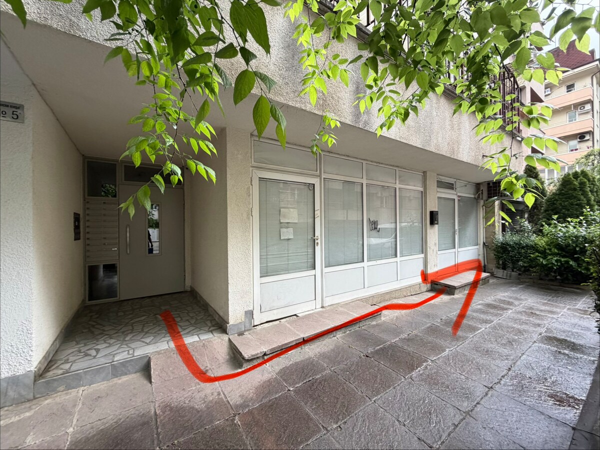 How to check in Compact & Calm: Ground-Floor 1BR with Patio 5