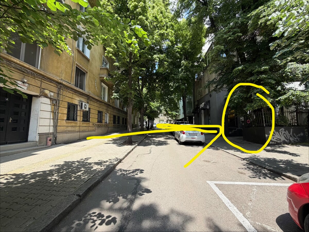 How to check in Cozy 1BR Apartment on Quiet Street 5