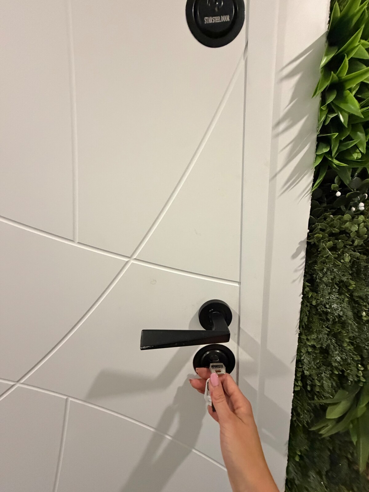 How to check in Stylish Urban Studio Private Backyard 34